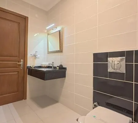 Casa Hotel *